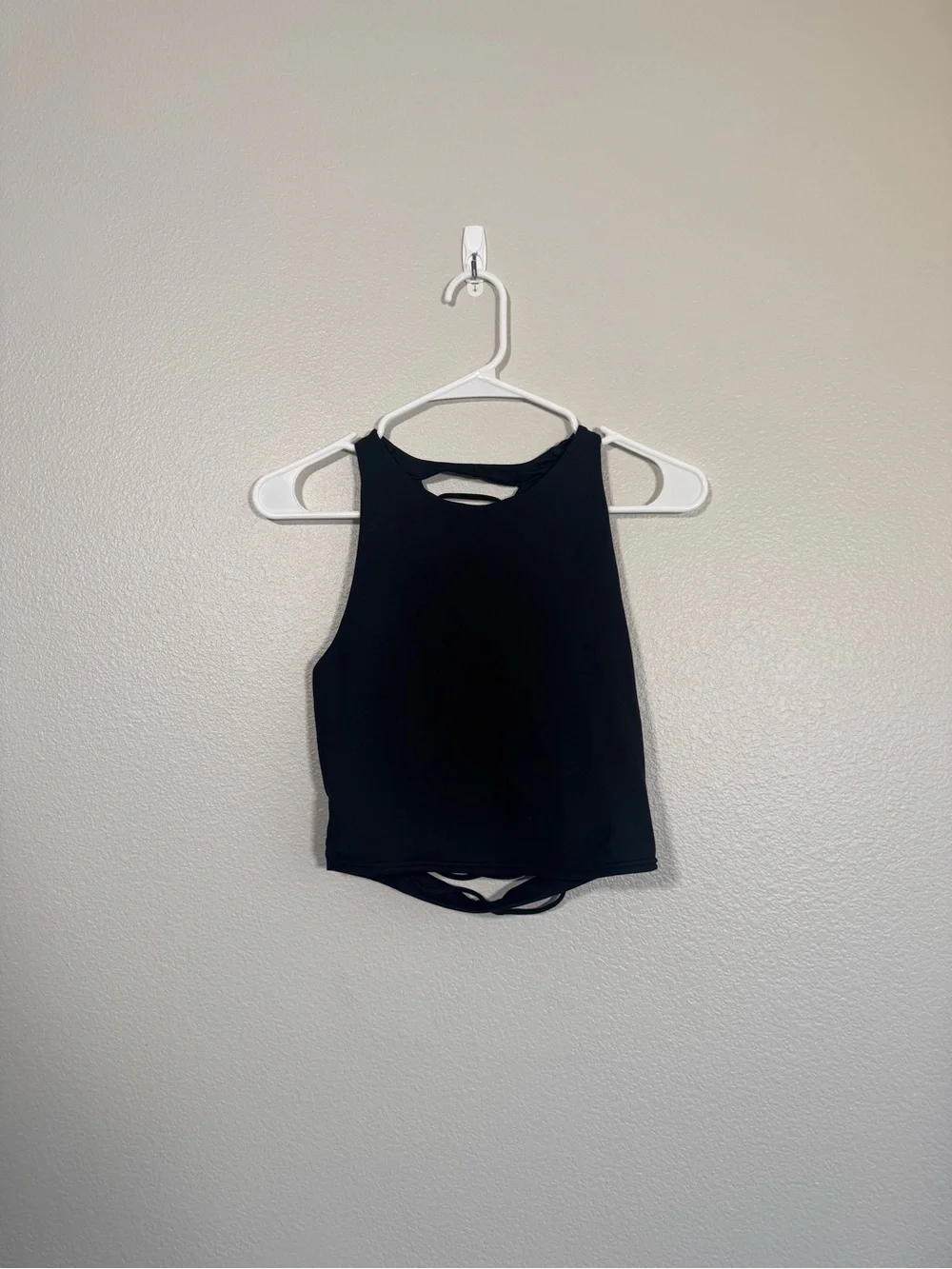 ALO Yoga Lace Up Movement Tank in Black - M